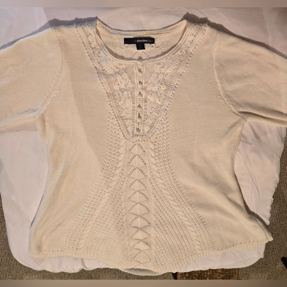 Denim 27/7 Elegant Cream Sweater with Lace Detail